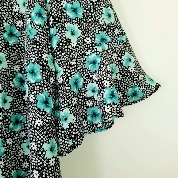 Elle Black Teal Floral Bell Half Sleeve Round Neck Pullover Top Large NWT - Picture 3 of 8